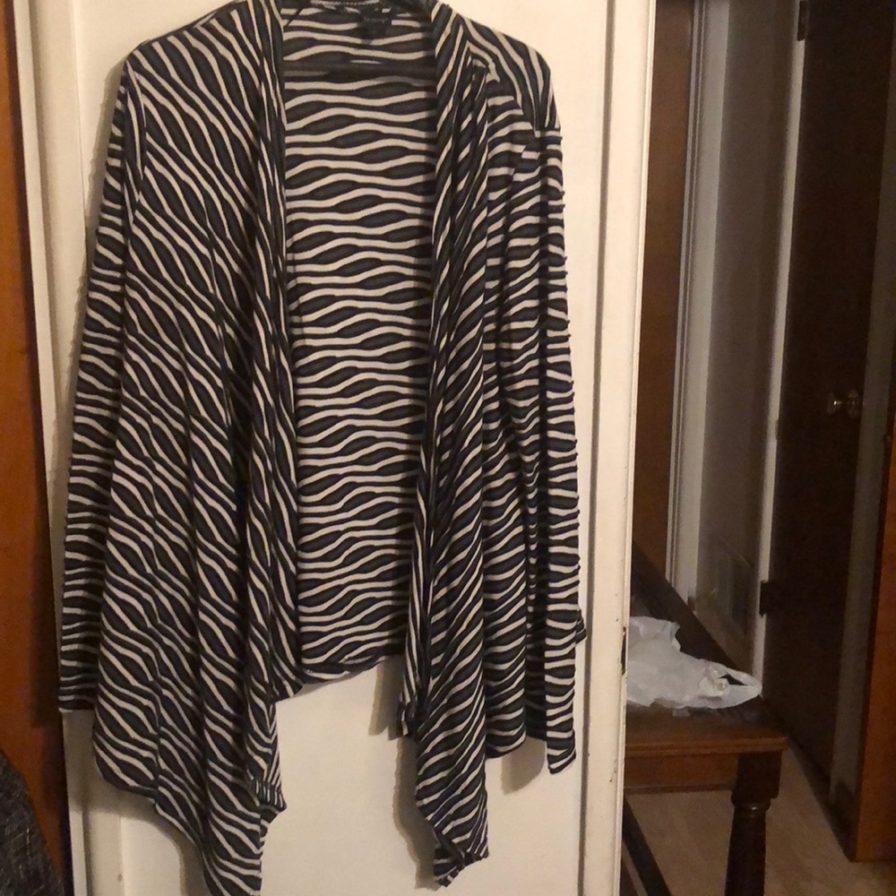 Women preowned Black white jacket black pants